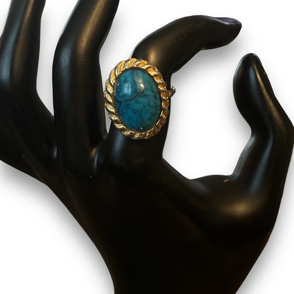 Vintage oval turquoise cabochon stone ring - Picture 8 of 8